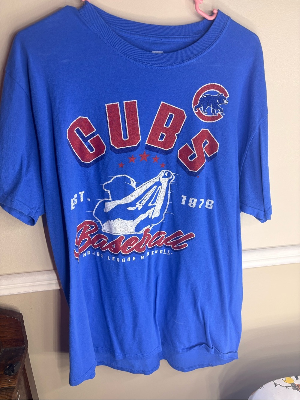 STARTER Blue Cubs Baseball Graphic T-Shirt with Red and White Accents